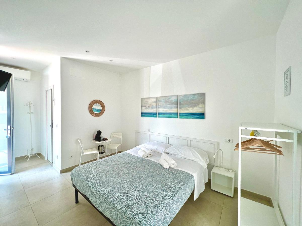 Le 4 Stagioni Rooms ฟรานคาวิลลา อัลมาเร ภายนอก รูปภาพ